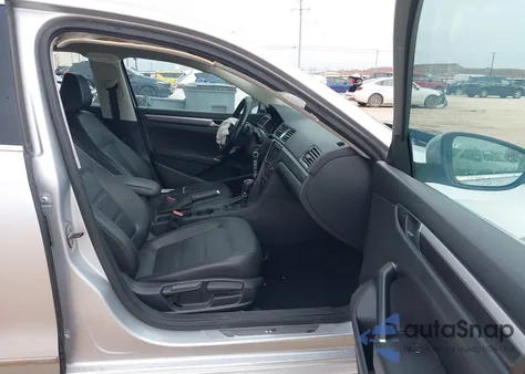 2017 Volkswagen Passat 1.8T R-Line z USA, uszkodzony, nr VIN 1VWDT7A39HC018921